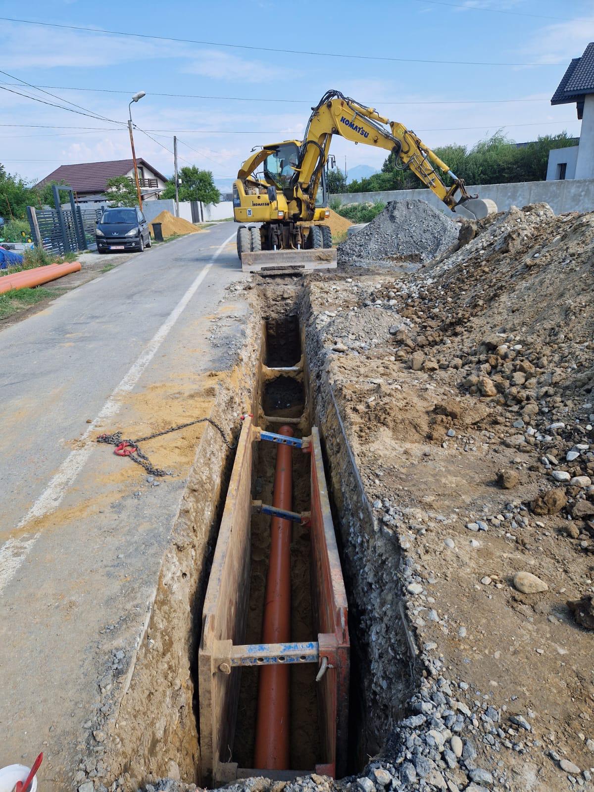 Zeci de locuințe din vestul Tg-Jiului au acum canalizare. Investițiile Aparegio continuă