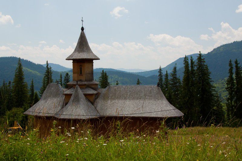 Bani europeni pentru restaurarea unui schit din Crasna