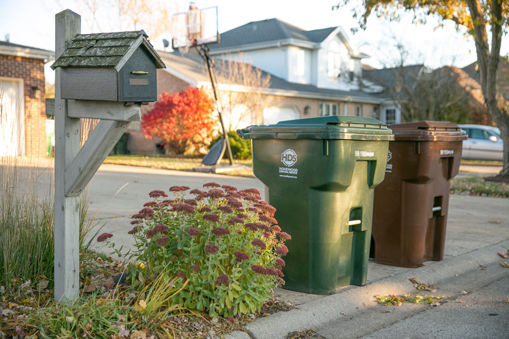 Tomberoane noi pentru toate gospodăriile din Baia de Fier