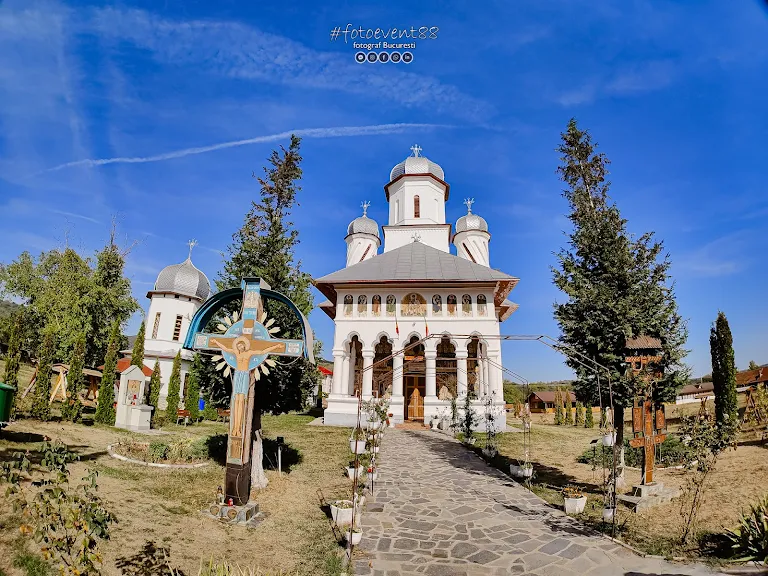 Capelă mortuară construită la o Biserică din Polovragi