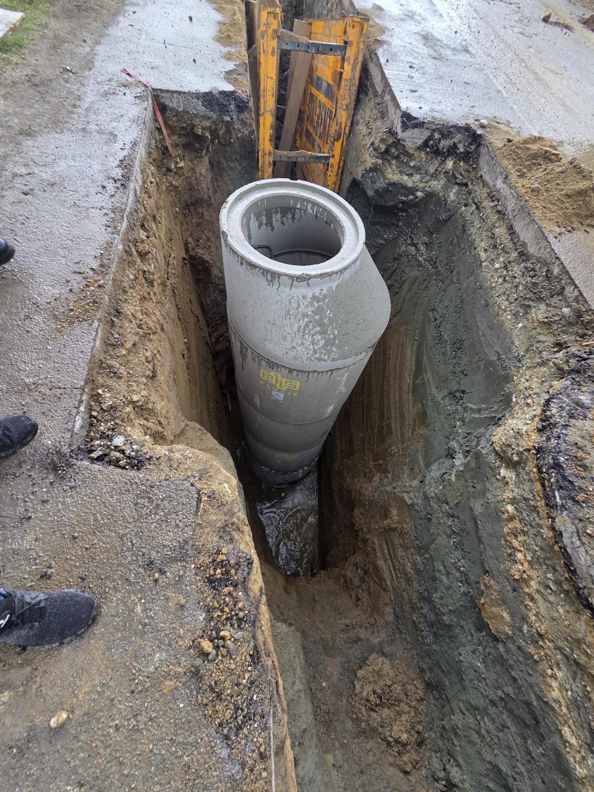 Investițiile în infrastructura de apă și canalizare din Țicleni continuă: peste 63% din lucrări sunt realizate